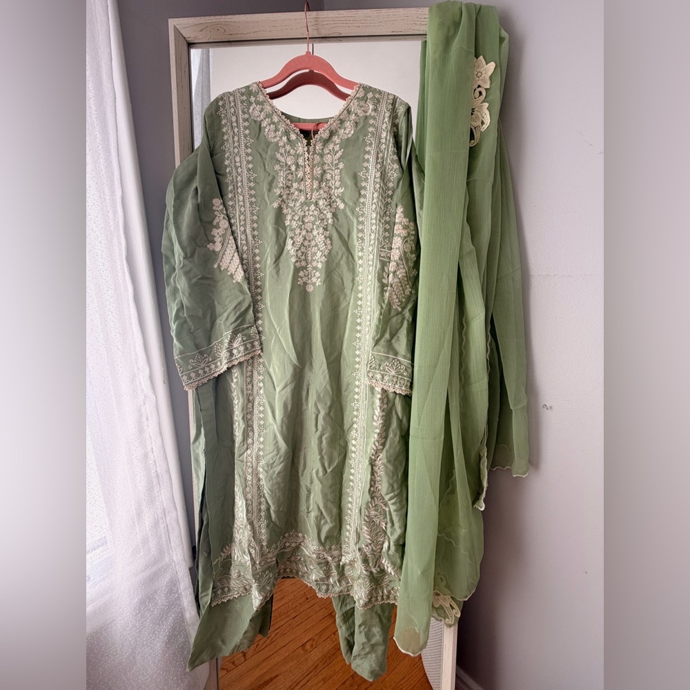 Green Embroidered Kurta with Dupatta3 pc